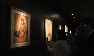 Triển lãm tranh 'Trắng ngọc trắng ngà' thu hút chú ý ở Đà Nẵng