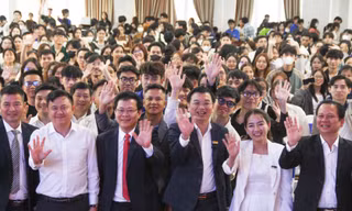 Shark Hùng Anh truyền cảm hứng khởi nghiệp cho sinh viên Đà Nẵng