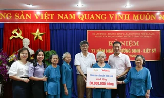 Công ty CP Him Lam và Báo Tiền Phong thăm, tặng quà người có công cách mạng tại Đà Nẵng