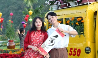 Giới trẻ Đà Nẵng rộn ràng check in vườn hoa xuân dưới chân Ngũ Hành Sơn