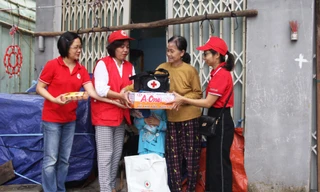 Đà Nẵng trao ngàn túi sơ cứu, nhu yếu phẩm giúp người dân chống bão Noru
