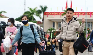 Công nhân nghèo xúc động về quê đón Tết trên chuyến xe công đoàn