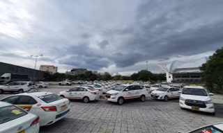 Taxi Đà Nẵng xếp dài ở bãi đỗ, các hãng dè dặt hoạt động trở lại
