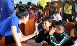 'Cõng' lớp học kỹ năng lên non dạy trẻ miền núi