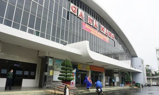 Bến xe, nhà ga Đà Nẵng vắng tanh, người dân phân vân chưa 'chốt' vé Tết