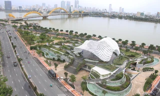 Độc đáo công viên 'trăm tỷ' với mái vòm cánh diều 200 tấn