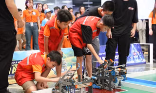 Gay cấn màn tranh tài Robot gặt 'mùa vàng' của học sinh Đà Nẵng