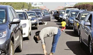 Ra khỏi xe và tập thể dục khi đường tắc