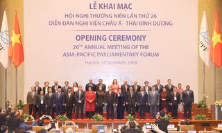 Các đại biểu chụp ảnh lưu niệm tại phiên khai mạc APPF-26.