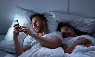 Chia sẻ mật khẩu với bạn đời sẽ giúp tin tưởng nhau hơn, nhưng đôi khi cũng gây ra những phiền phức.