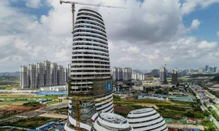 Trung tâm truyền thông mới của tỉnh Quảng Tây gây tranh cãi về hình dáng.