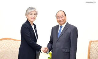 Thủ tướng Nguyễn Xuân Phúc đã tiếp Bộ trưởng Ngoại giao Hàn Quốc Kang Kyung-wha. Ảnh VGP