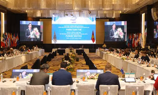 Các nghị sỹ thảo luận về vấn đề kinh tế, thương mại.