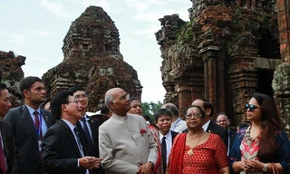 Tổng thống Ấn Độ Ram Nath Kovind tham quan Thánh địa Mỹ Sơn, tỉnh Quảng Nam. Ảnh: VGP.