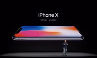 Lượng sản xuất iPhone X trong quí I năm 2018 chỉ còn 30 triệu chiếc, thay vì 50 triệu như dự tính do đơn đặt hàng giảm.