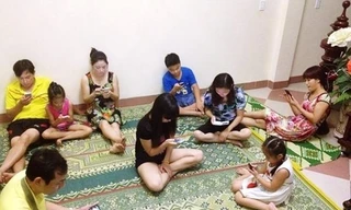 Giới trẻ Việt trung bình dành 5 tiêng 10phút mỗi ngày để online, thấp nhất khu vực, còn Thái Lan cao nhất khu vực với thời gian trung bình online là 7 tiếng 6 phút. Ảnh: TL