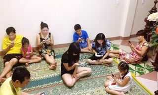 Giới trẻ Việt trung bình dành 5 tiêng 10phút mỗi ngày để online, thấp nhất khu vực, còn Thái Lan cao nhất khu vực với thời gian trung bình online là 7 tiếng 6 phút. Ảnh: TL