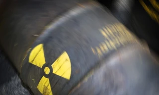 Thùng đựng hóa chất phóng xạ luôn có ký hiệu như thế này. Ảnh: Global Look Press.