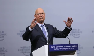 Nhà sáng lập và Chủ tịch điều hành WEF Klaus Schwab tại diễn đàn mở. Ảnh: Quang Phúc