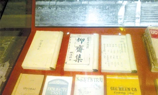 Nhọc nhằn Bảo tàng văn chương