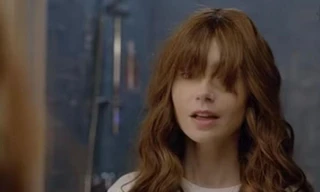 Hình ảnh khác lạ của Lily Collins trong 'Emily in Paris' phần ba