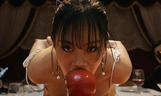 Nữ ca sĩ bị chỉ trích vì phát hành MV thô tục