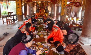 Hàng ngàn người dự bữa cỗ làng độc đáo giữa Hà Nội