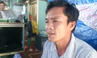 Ông Chu Văn Hộ kể lại sự việc với phóng viên. Ảnh: Tuấn Nguyễn