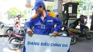 Giá xăng tăng nhẹ gần 50 đồng từ 15h hôm nay