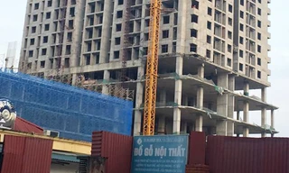 Sập giàn giáo chung cư đang xây, 7 người nhập viện