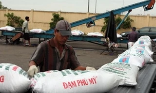 Giá cả nhiều mặt hàng thiết yếu vẫn ở mức cao