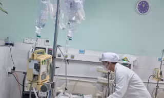Vụ hàng trăm người ngộ độc sau khi ăn bánh mì: Bệnh nhi 5 tuổi tử vong 