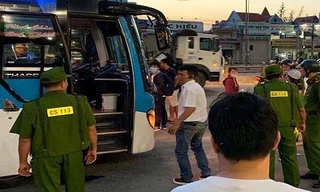 Công an khám nghiệm hiện trường xảy ra vụ việc