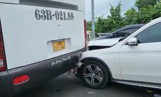 Tai nạn liên hoàn giữa 5 ôtô ở TP Phan Thiết, kẹt xe kéo dài hơn 3 km