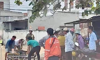 Một phụ nữ thương tích trong nhà vệ sinh tại bến xe ở Phan Thiết