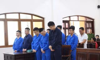 Tin việc nhẹ lương cao, hàng trăm người bị lừa bán ra nước ngoài