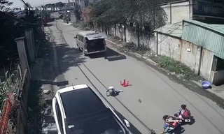 Tạm giữ xe ô tô làm 3 học sinh văng tóe xuống đường