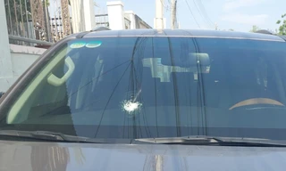 Ô tô bị ném đá trên cao tốc Phan Thiết- Dầu Giây