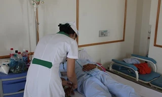 Người đàn ông 'gãy súng' vì 'quan hệ' sai tư thế 