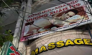 Đột kích cơ sở massage, bắt quả tang nữ nhân viên “tắm tiên” cùng khách 