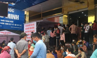 Hết hồn cảnh chen nhau đi test COVID-19 ở Biên Hòa