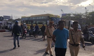 Tài xế xe ben tông xe cảnh sát trong cuộc rượt đuổi như phim hành động