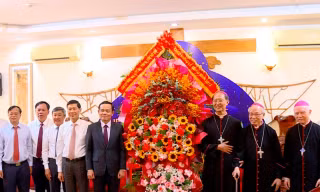 Phó Thủ tướng Trần Lưu Quang chúc mừng Giáng sinh tại Đồng Nai