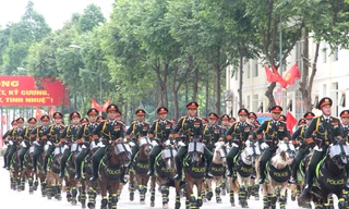 Khối công an nhân dân hợp luyện diễu binh, diễu hành