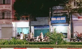 Hiện trường vụ nổ súng trong đêm khiến ít nhất 3 người bị thương. Ảnh: CTV Dân trí