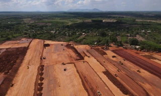 Hàng nghìn người, máy móc dồn dập thi công 'siêu sân bay' Long Thành 