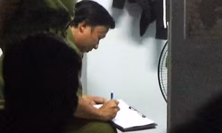 Công an khám nghiệm hiện trường vụ án. Ảnh: Vnexpress