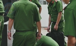 Công an khám nghiệm hiện trường vụ nổ súng tại quán karaoke