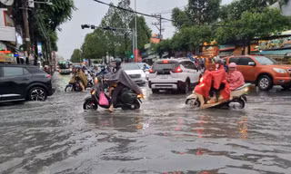 TPHCM, Đồng Nai, Bình Dương: Nhiều nơi mưa đá, đường phố thành sông