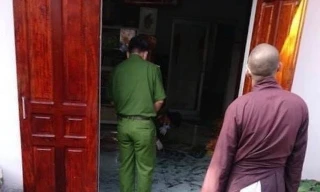 Cơ quan điều tra đang khám nghiệm hiện trường vụ án. Ảnh: Dân trí